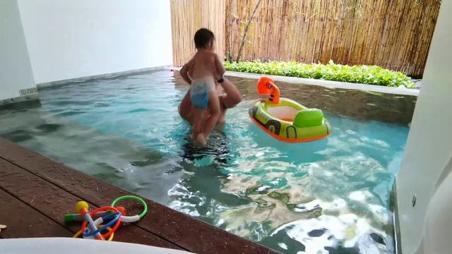 Jayna at pool with Daddy at Sala Chaweng Beach Samui ground floor unit смотреть онлайн