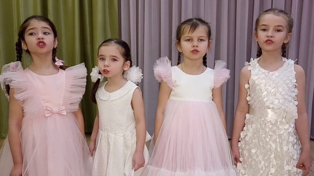 "Песенка о маме" Е. Филиппова, Л. Подран смотреть онлайн