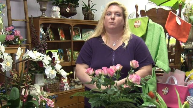 Flower Arrangements : How to Deliver Flowers смотреть онлайн