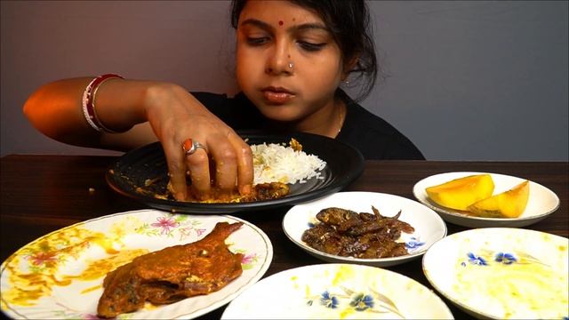 ASMR EATING FISH CURRY, KUMRO PUI SHAAK, MOUROLA MACHER TOK, PAPAD CURRY, AAM AND RICE | #asmreatin смотреть онлайн
