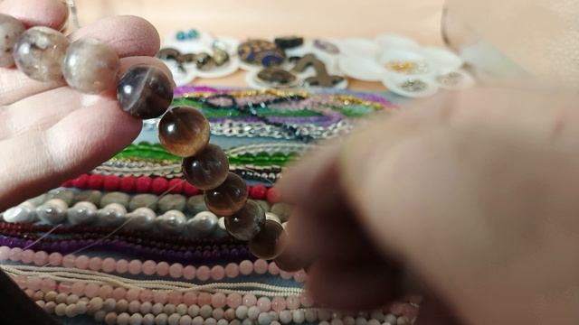 Демонстрация нового материала для создания украшений