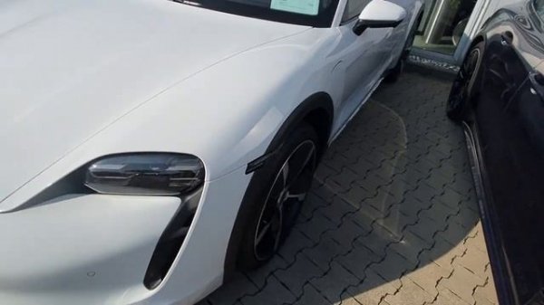 Сколько стоит Porsche в Германии, цены с автосалона Porsche