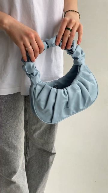 Женская сумочка багет на короткой ручке из эко кожи, мягкая, гладкая, сумка через плечо, голубая смотреть онлайн