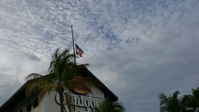 Bass Pro Shop/Ron Jon Surf Shop in Ft Meyers Florida смотреть онлайн