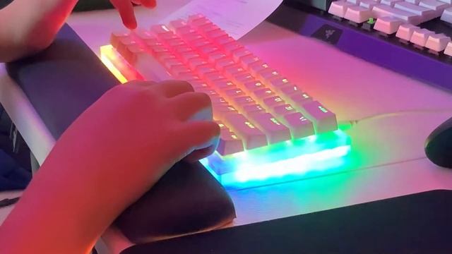 GamaKay K61 Review + HyperX Pudding Keycaps смотреть онлайн