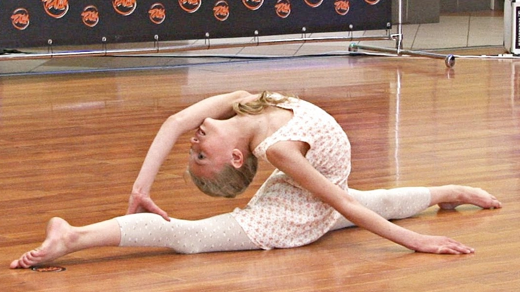 Акробатические танцы ~ детский спорт, занятия и соревнования по акробатическому танцу смотреть онлайн