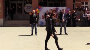 Крутой сюрприз от родителей в стиле 90-х на последний звонок 24.05.2024