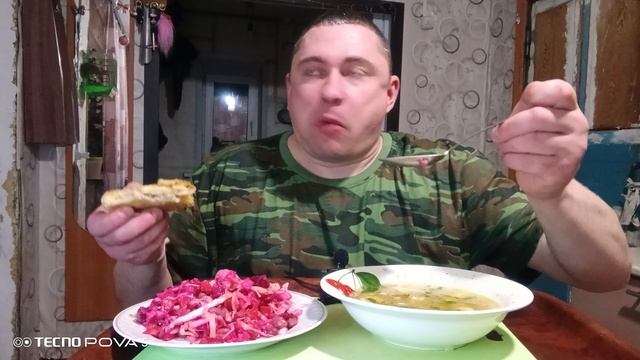 мукбанг/обжор/рассольник,салат овощной,свежая горчица/ смотреть онлайн