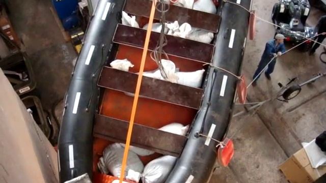 Испытание дежурной шлюпки Artic-450 ударом