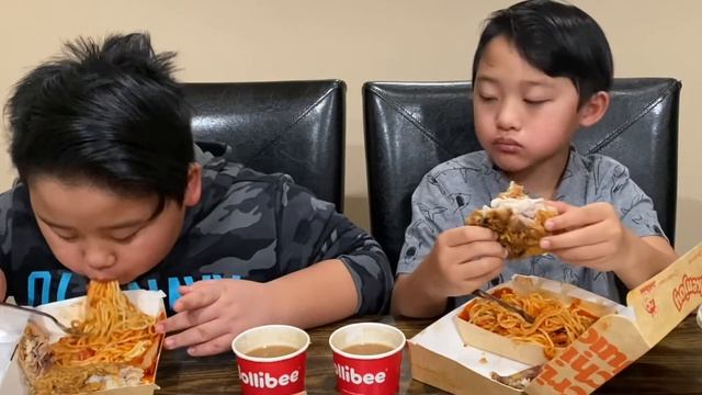 Jollibee Mukbang! ~ S.T Twin Eats #jollibee chicken #peach mango pie #yumburger смотреть онлайн