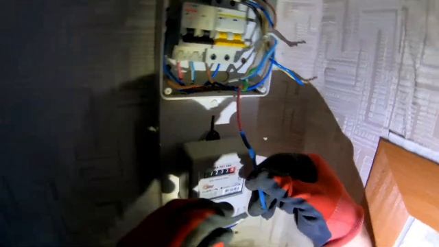 Плохой контакт. Выгорел Автомат. смотреть онлайн