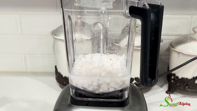 How To Make Fresh Coconut Milk, HomeMade CoCoNut Milk #sweetadjeley смотреть онлайн