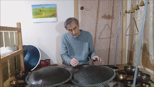 "Игривый ветерок весело кружит хороводы искрящихся снежинок". Музыка для медитации смотреть онлайн