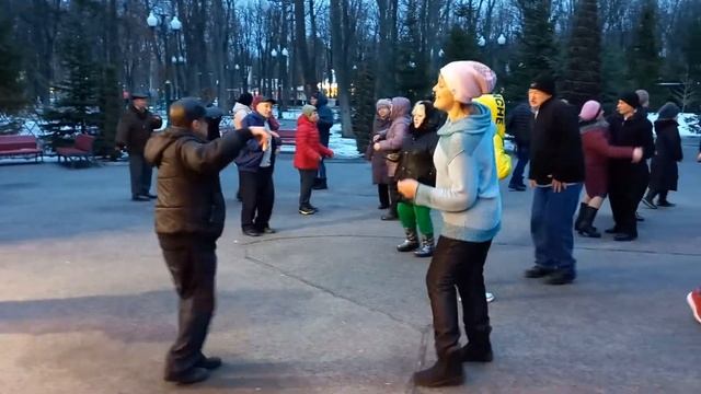 Харьков,танцы в парке,"По дороге ожиданий" смотреть онлайн