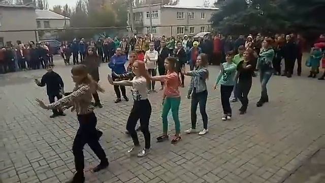 Флешмоб 8-Б смотреть онлайн