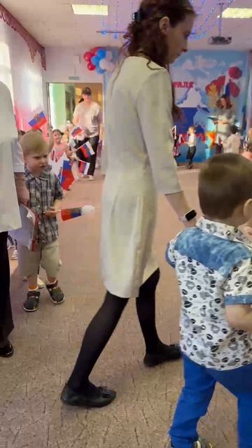 Утренник в детском саду, посвященный Дню Защитника Отечества смотреть онлайн