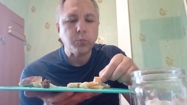 МУКБАНГ. КУШАЮ САЛО С ЧЕСНОКОМ смотреть онлайн