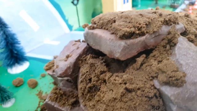 Мультики с игрушками - Гоночные машинки упали с моста - Петрович спасает детей смотреть онлайн