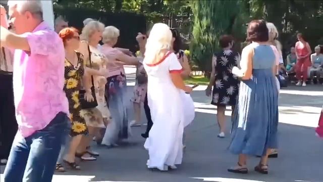ЖИВЕТ ЖИВЕТ В ЭТОМ ДОМЕ ГАЛИНА #kharkiv #dance смотреть онлайн