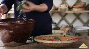 砍一棵春笋，给家人做一碗鲜香麻辣的藤椒鸡拉面【滇西小哥】