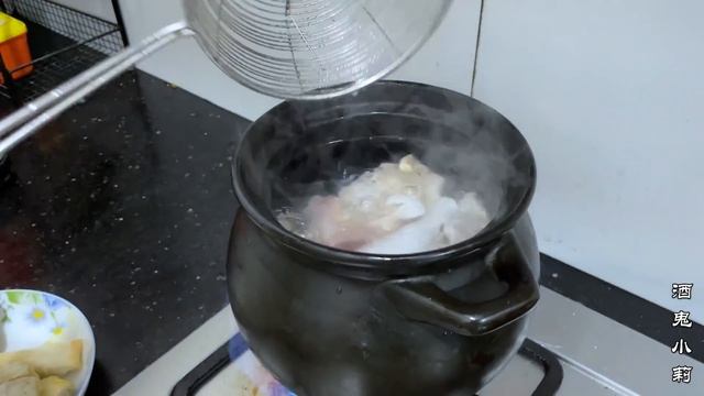 一个榴莲250元，一可第一次吃：太臭了，就不吃 смотреть онлайн