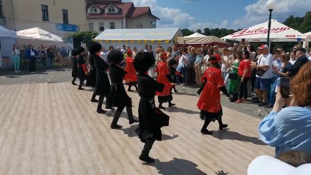 зажигательный танец смотреть онлайн