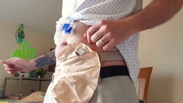 Reducing odours using Poo-Pourri when changing colostomy/ostomy bag смотреть онлайн