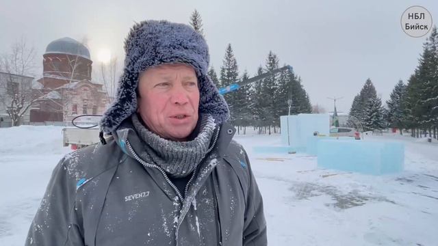 НБЛ В Бийске идут работы над новогодним ледяным городком на Петровском бульваре смотреть онлайн