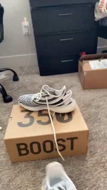 Adidas Yeezy Boost 350 V2 ‘Zebra’ #shorts #authentic смотреть онлайн