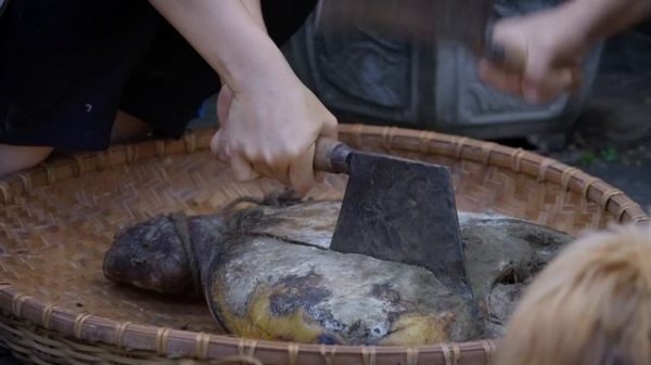 中秋，用村里长辈提供的食材，做了一个最大的月饼【滇西小哥】