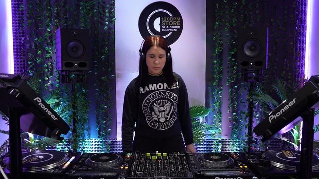 Erika Halliday @ 120 podcast #43 Dj set minimal house смотреть онлайн