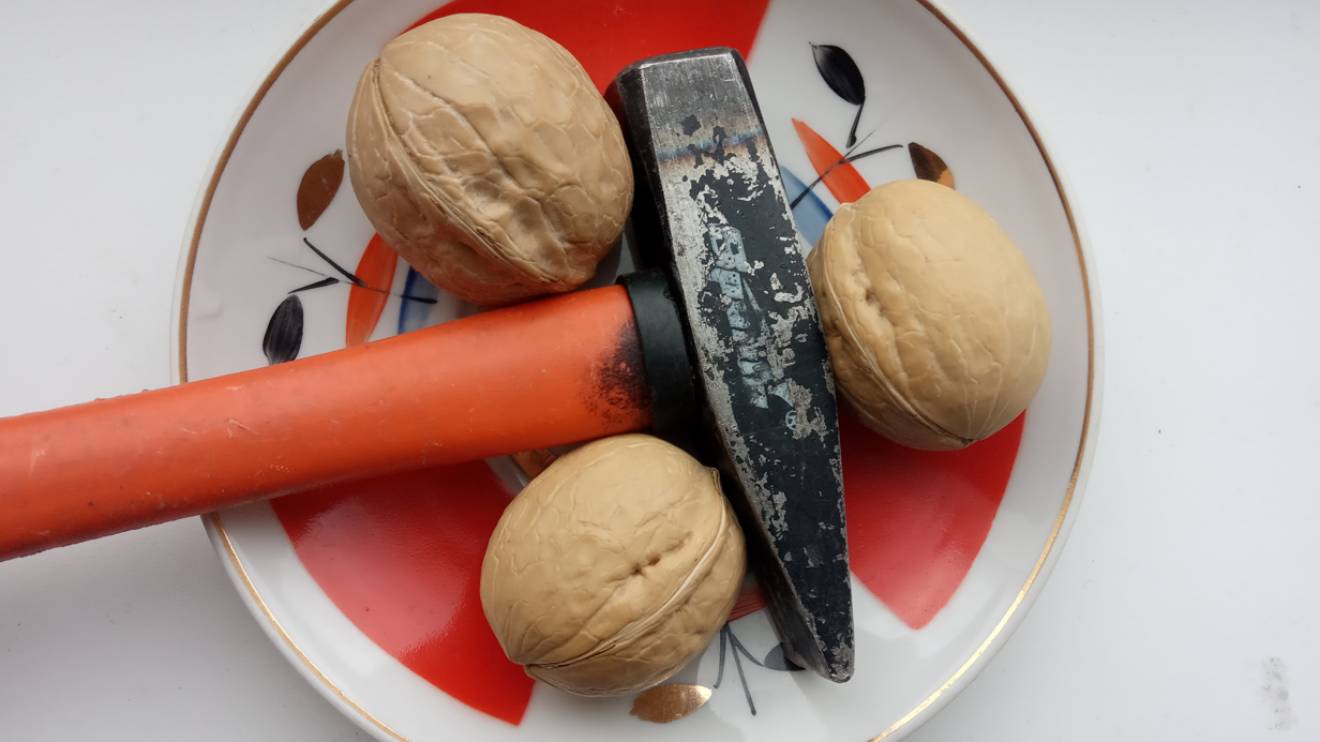 Как расколоть грецкий орех