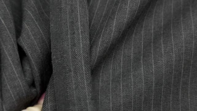 Шерстяная костюмная ткань, в вертикальную белую полоску
17–11225 смотреть онлайн