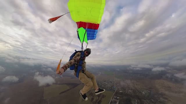 Самостоятельные прыжки с парашютом Арбалет смотреть онлайн