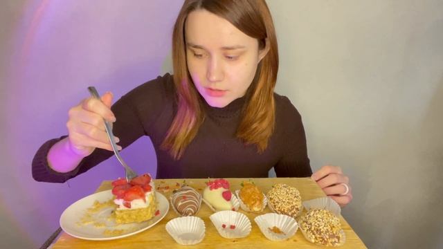 МУКБАНГ | КЛУБНИКА В ШОКОЛАДЕ | ЧИЗКЕЙК MUKBANG смотреть онлайн