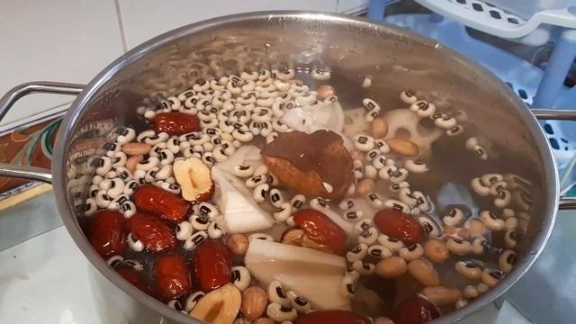 LOTUS ROOT AND CHICKEN FEET SOUP|CHINESE YUMMY SOUP смотреть онлайн