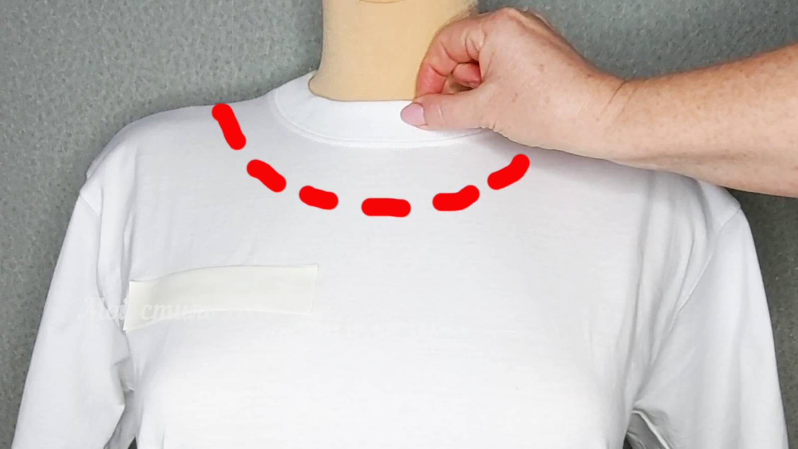 Как увеличить вырез за 5 минут, чтобы не давил шею смотреть онлайн