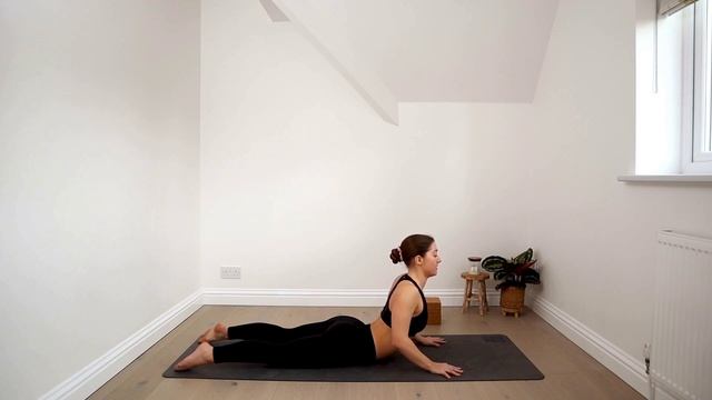 18 МИНУТ НА РАСТЯЖКУ ПЛЕЧ И ВЕРХНЕЙ ЧАСТИ СПИНЫ Челлендж "Гибкость через йогу" смотреть онлайн