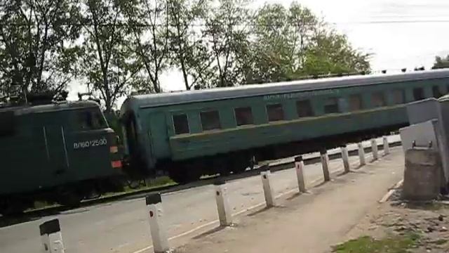ВЛ60к-2590 с ремонтным поездом. смотреть онлайн