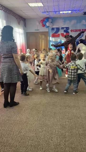 Утренник в детском саду, посвященный Дню Защитника Отечества смотреть онлайн