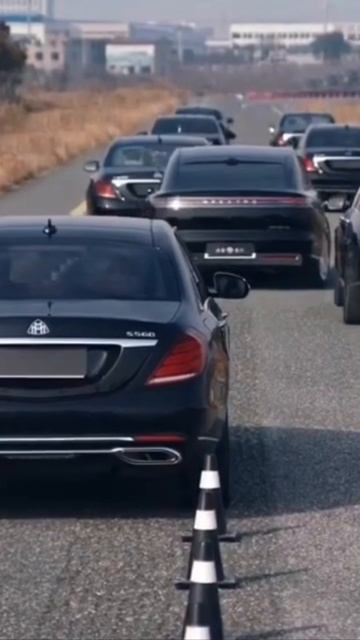 автомобиль подрулевает