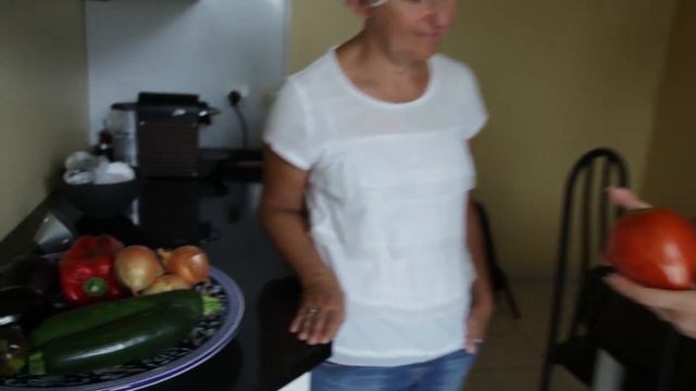 Florence, cuistot miams, nous présente la véritable tomate coeur de boeuf смотреть онлайн