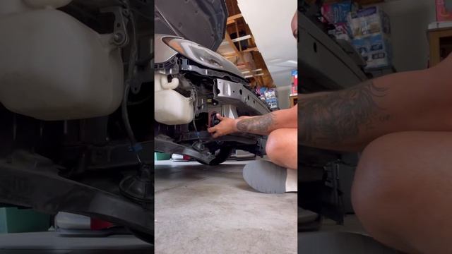 How to remove the bolt on the back of Hella Horns (without a vice grip) смотреть онлайн