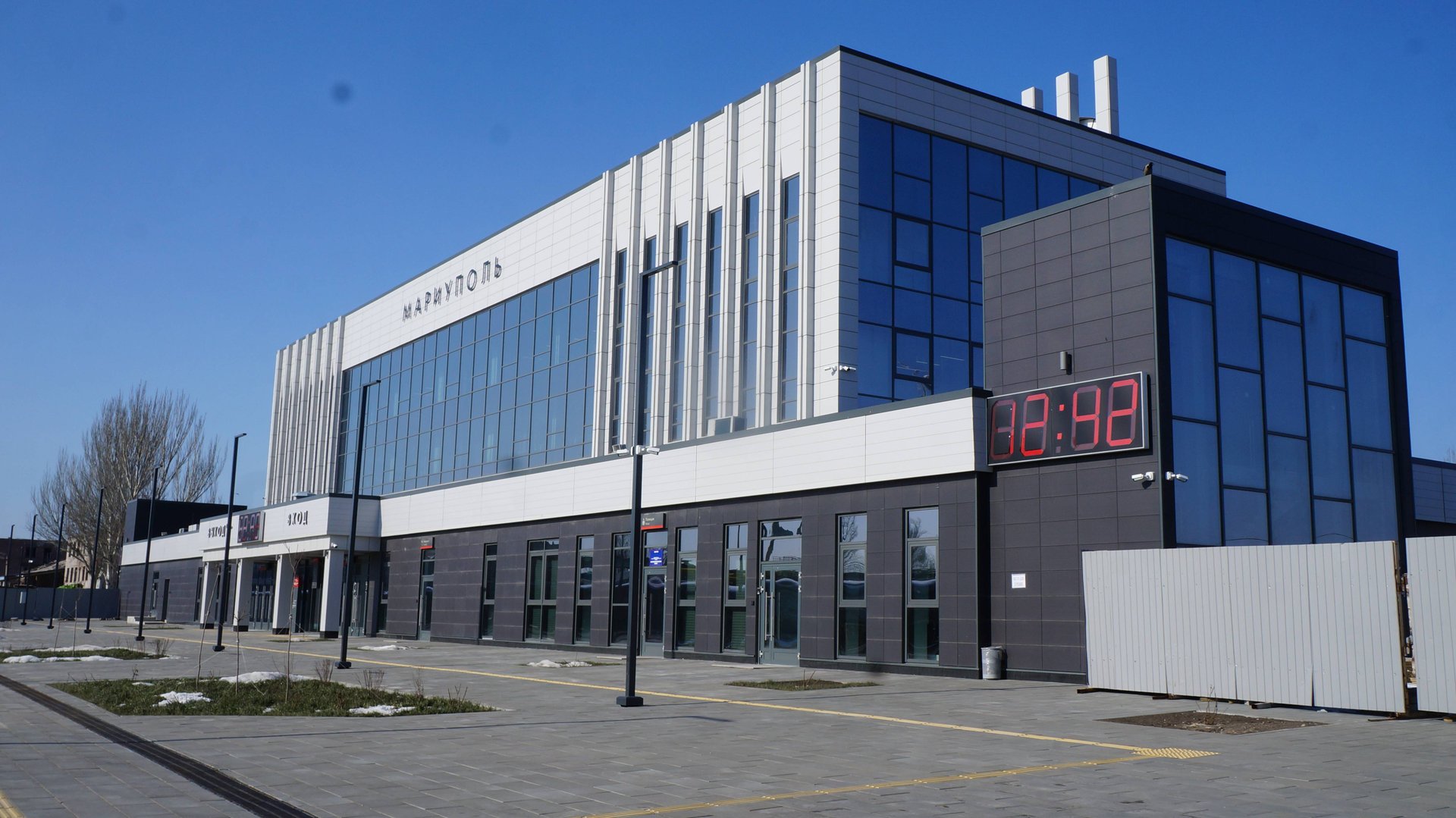 Новенький ЖД вокзал Мариуполя. смотреть онлайн