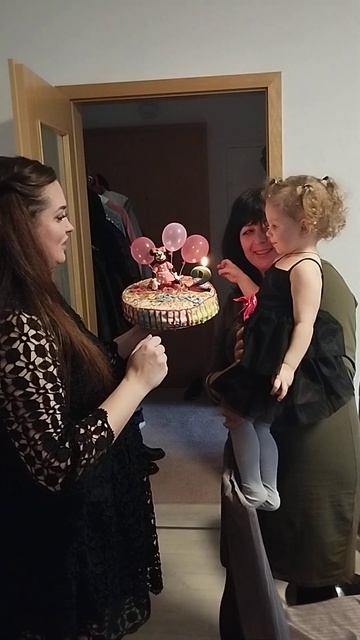 УСашуни день рождения 2 годика🥳🥳🥳🥳😘торт и задувание свечей смотреть онлайн