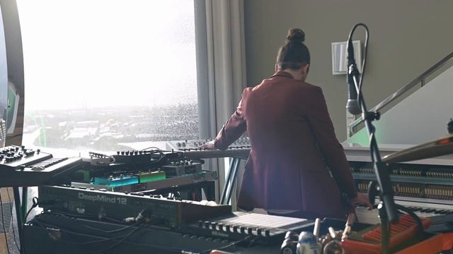 EINS. - The Drop (Official Video) смотреть онлайн