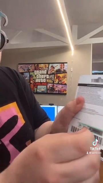 Scratching off a PlayStation card смотреть онлайн