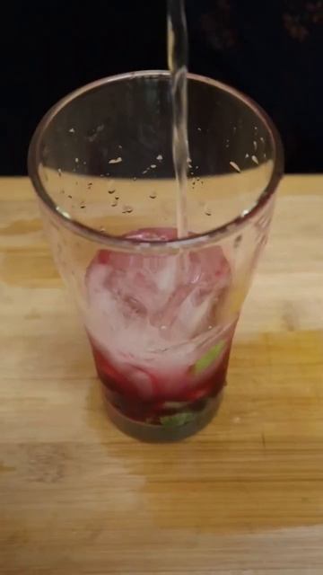 Do you like this drink? Roohafza mojito #shorts #short #mojito #youtubeshorts #ytshorts #food смотреть онлайн