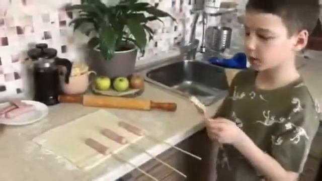 сосиска в тесте в фафельнеце смотреть онлайн