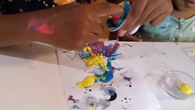 PAINT POPS MINI SPLAT PAINT KIT with Super Jasmine and Super Kayla смотреть онлайн